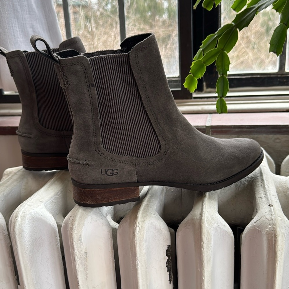 UGG Suede waterproof like new boots